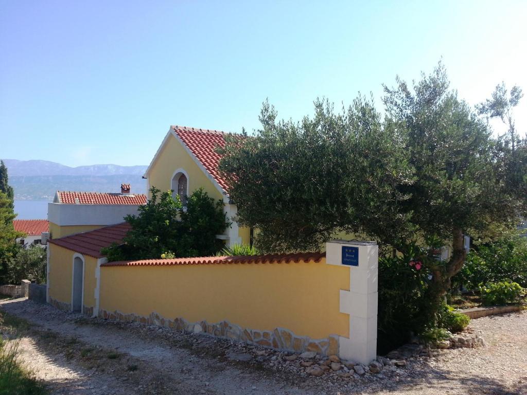 Apartments Brac Супетар Экстерьер фото
